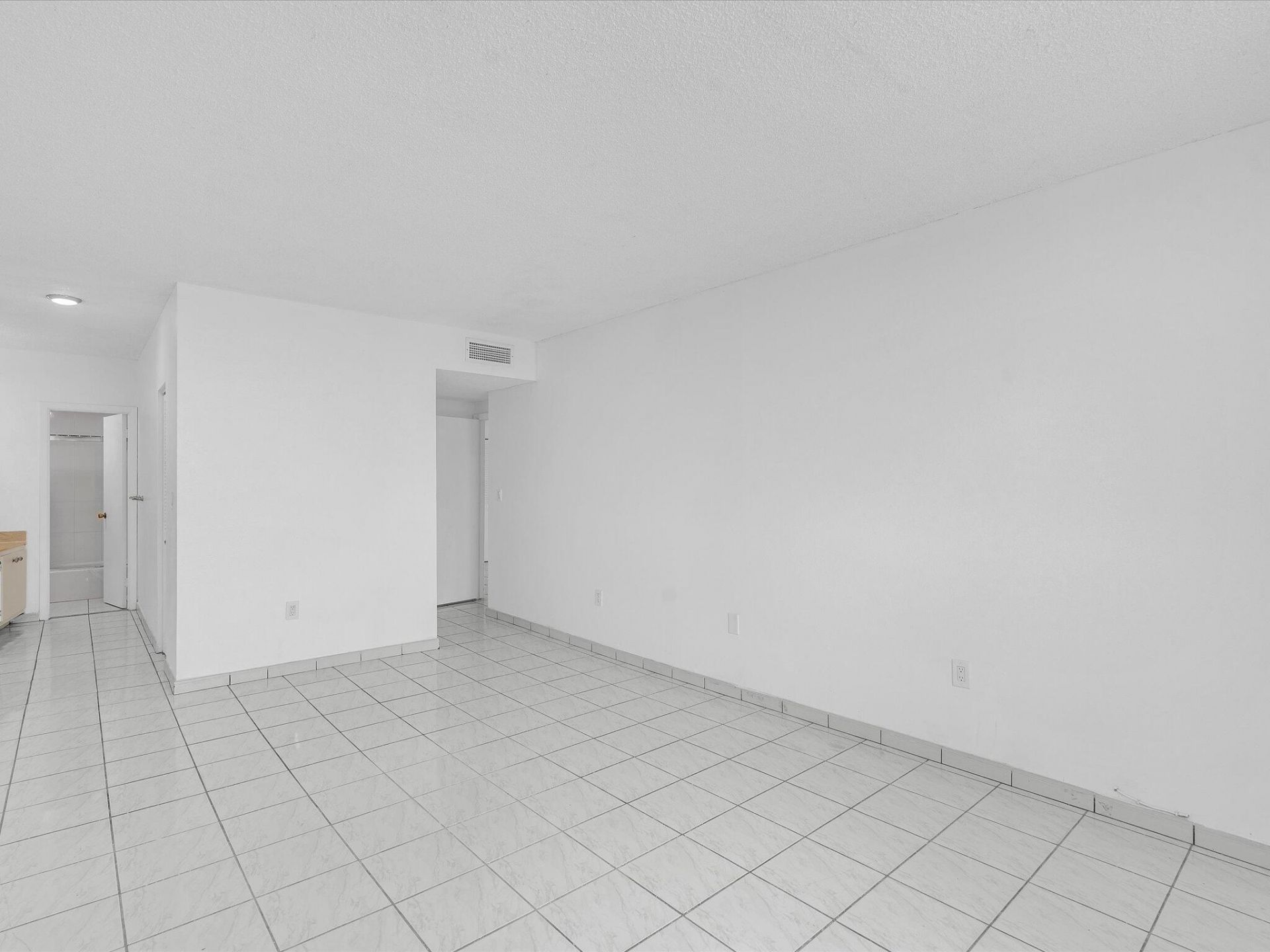 500 Bayview Drive, Unit 632, Sunny Isles Beach, FL 33160 Photo