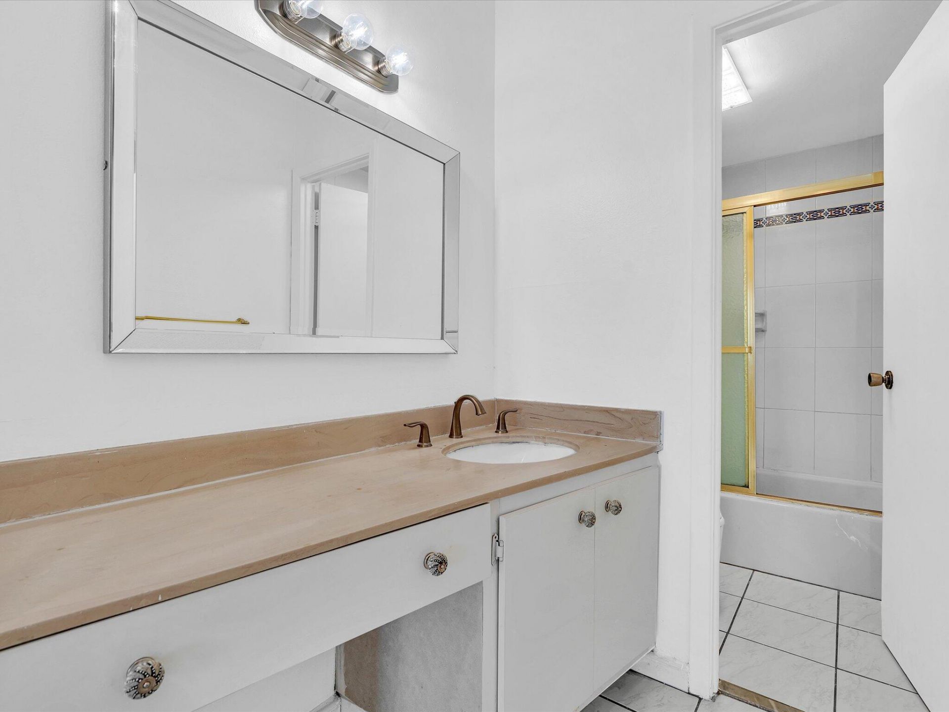 500 Bayview Drive, Unit 632, Sunny Isles Beach, FL 33160 Photo