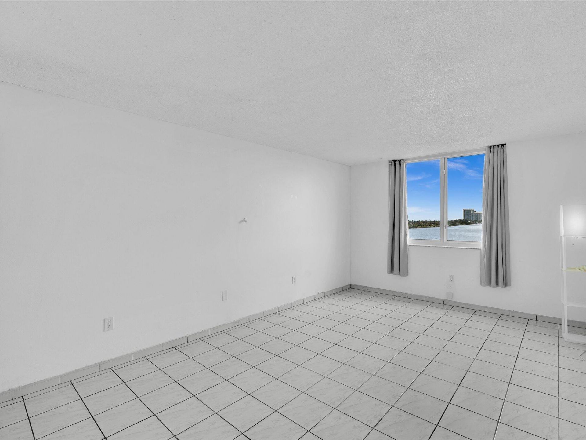 500 Bayview Drive, Unit 632, Sunny Isles Beach, FL 33160 Photo