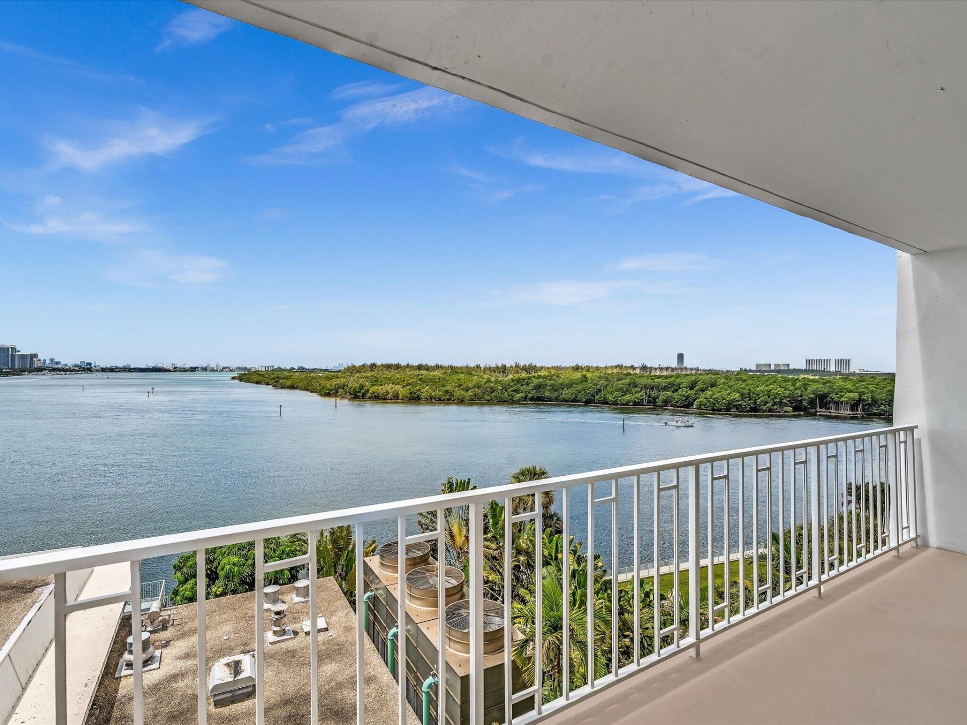 500 Bayview Drive, Unit 632, Sunny Isles Beach, FL 33160 Photo
