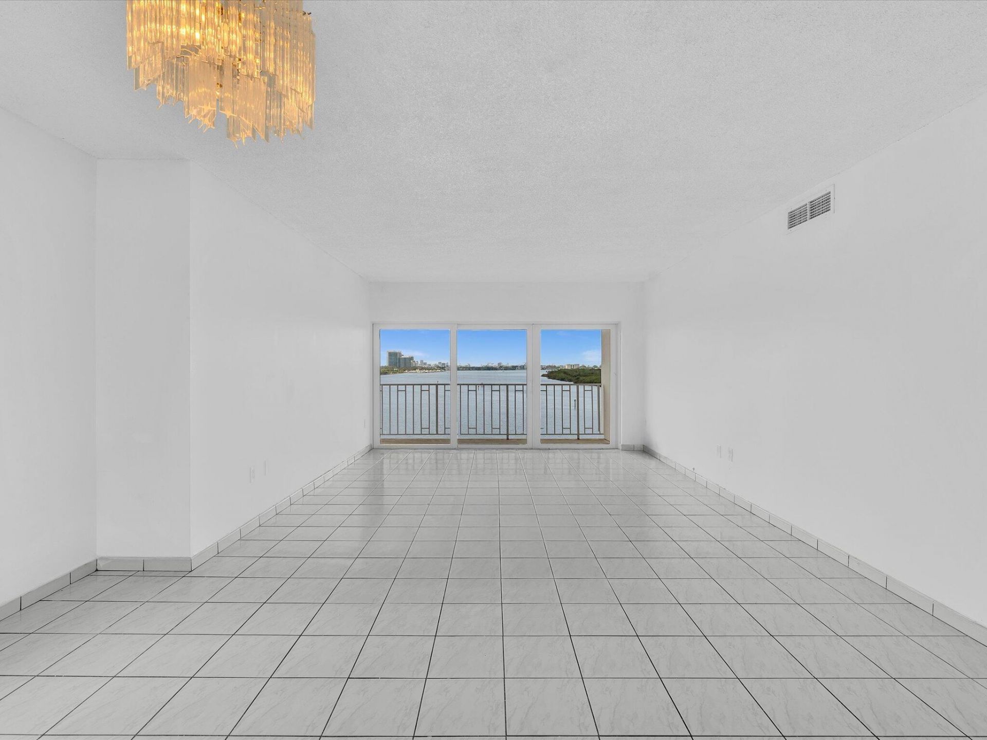 500 Bayview Drive, Unit 632, Sunny Isles Beach, FL 33160 Photo