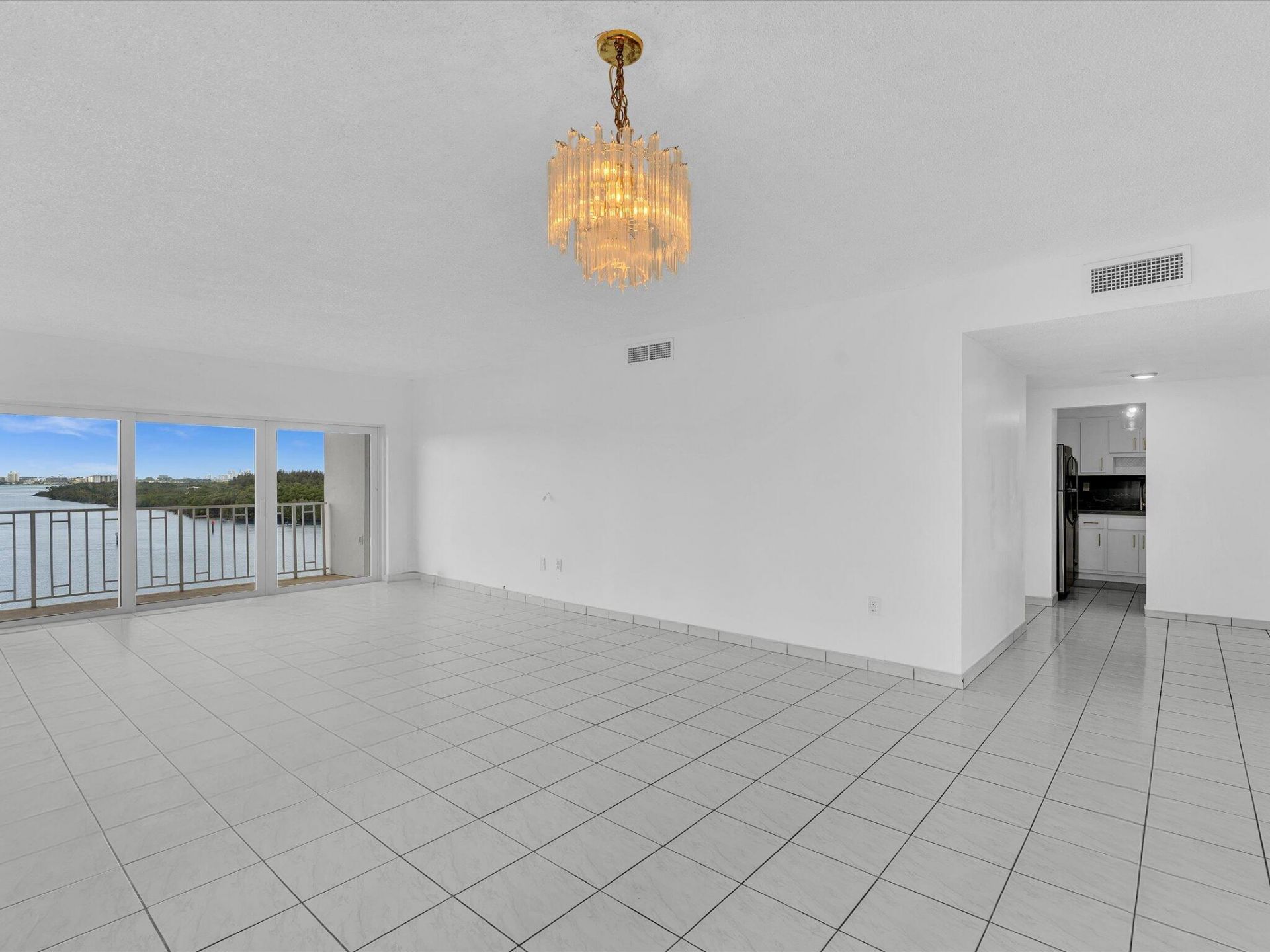 500 Bayview Drive, Unit 632, Sunny Isles Beach, FL 33160 Photo