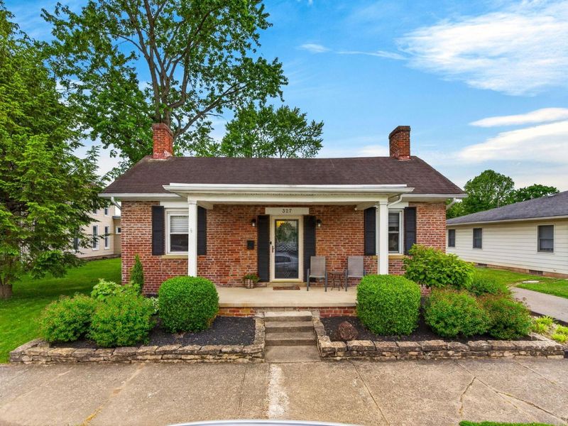 327 E Mound Street, Circleville, OH 43113 Photo 2
