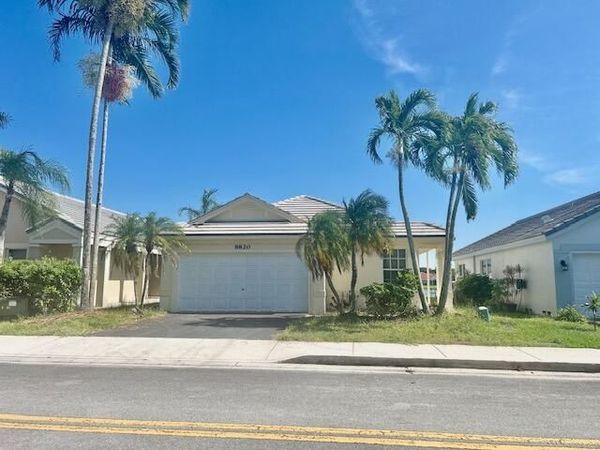 8820 N Lake Park Cir Circle N, Davie, FL 33328
