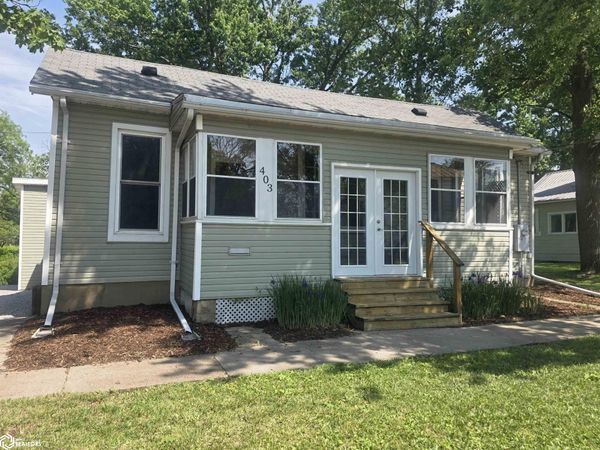 403 N B Street, Fairfield, IA 52556