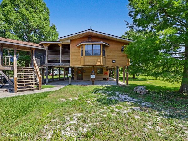 15 Wisteria Court, Bay Saint Louis, MS 39520