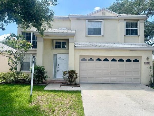 9576 NW 8th Circle, Plantation, FL 33324