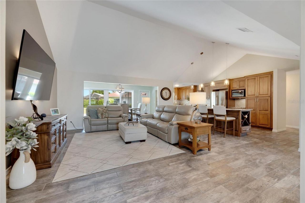 2002 E View Drive , Sun City Center, FL 33573 Photo
