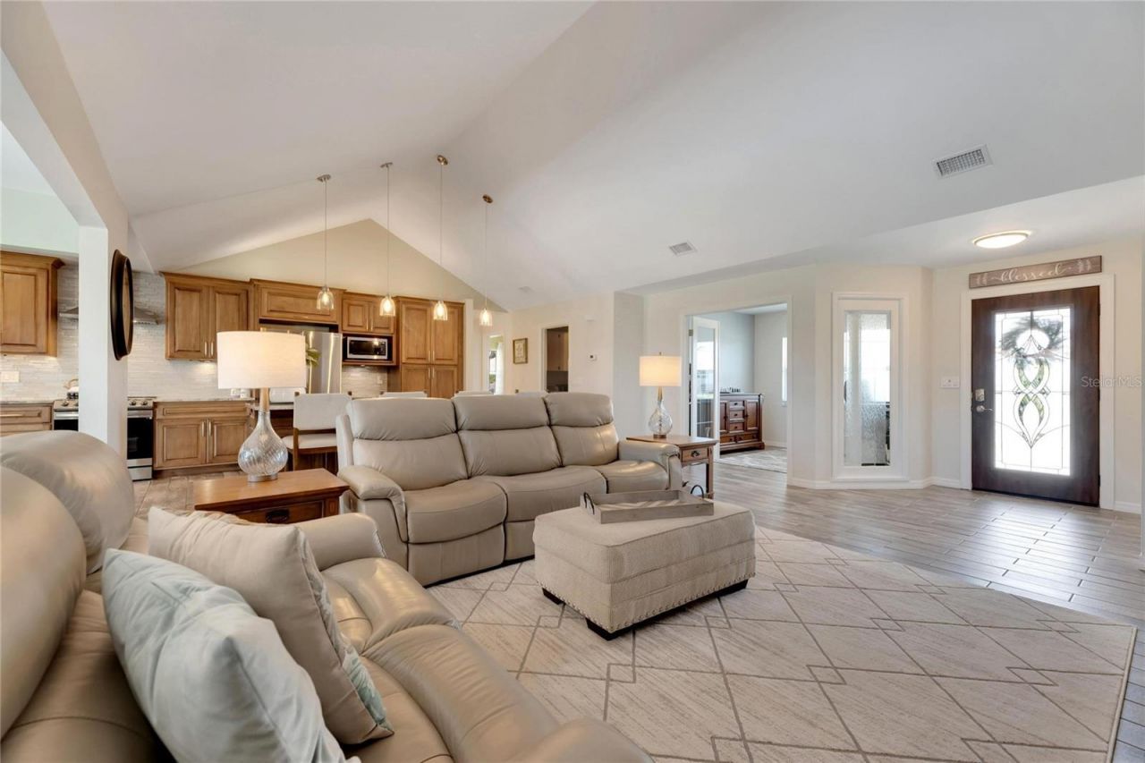 2002 E View Drive , Sun City Center, FL 33573 Photo