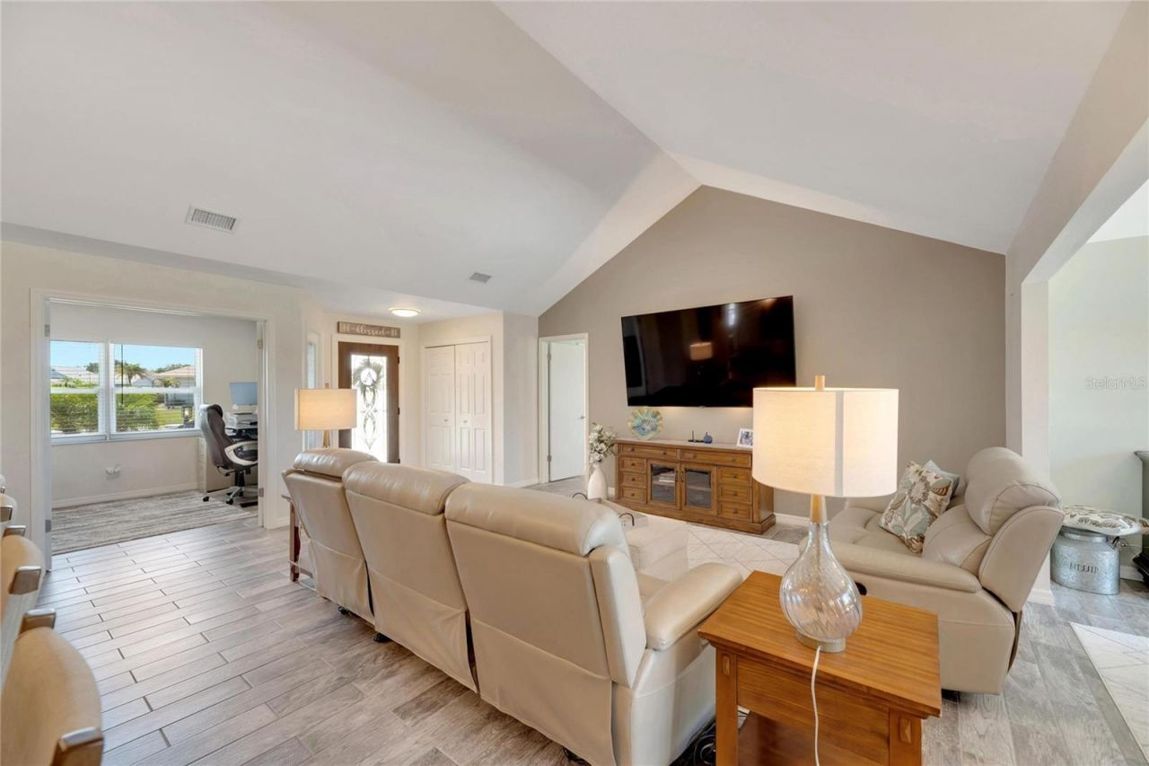 2002 E View Drive , Sun City Center, FL 33573 Photo