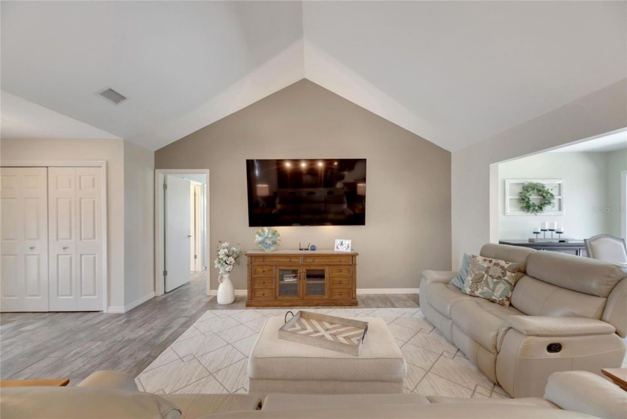 2002 E View Drive , Sun City Center, FL 33573 Photo