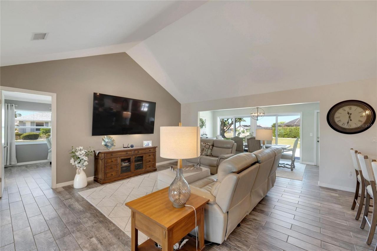 2002 E View Drive , Sun City Center, FL 33573 Photo