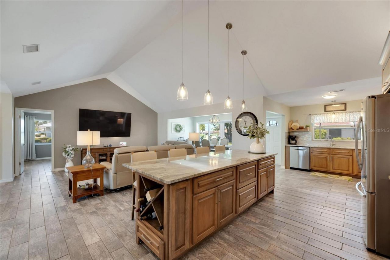 2002 E View Drive , Sun City Center, FL 33573 Photo