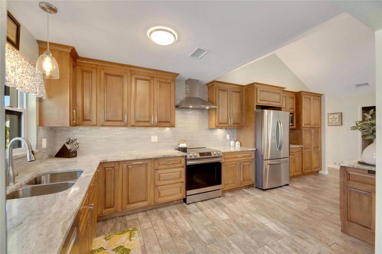 2002 E View Drive , Sun City Center, FL 33573 Photo