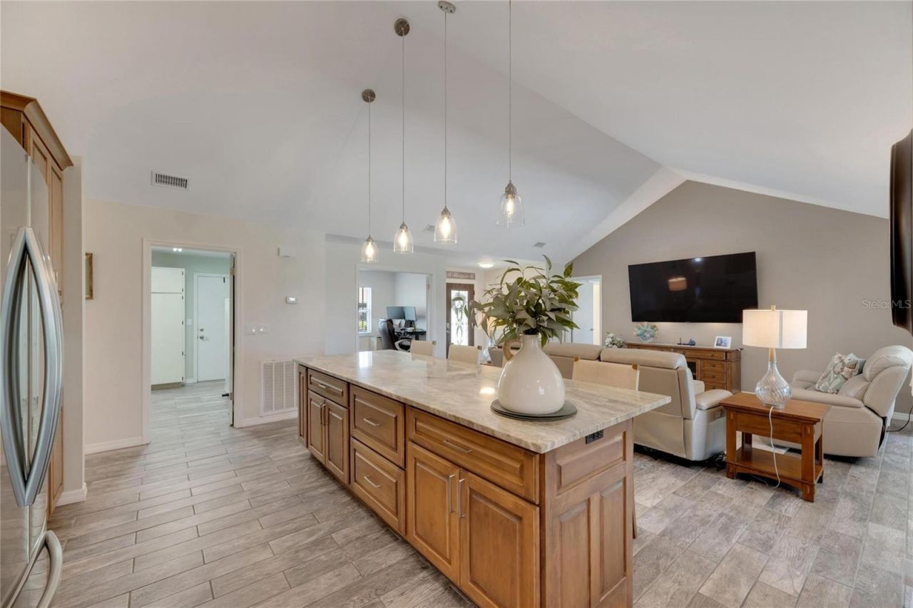 2002 E View Drive , Sun City Center, FL 33573 Photo