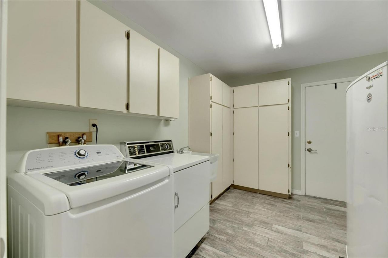 2002 E View Drive , Sun City Center, FL 33573 Photo