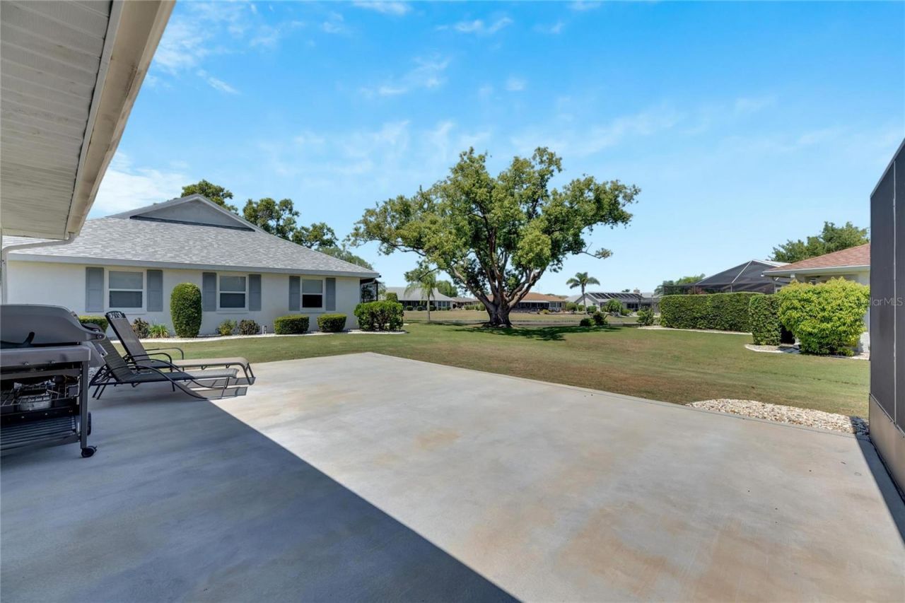 2002 E View Drive , Sun City Center, FL 33573 Photo