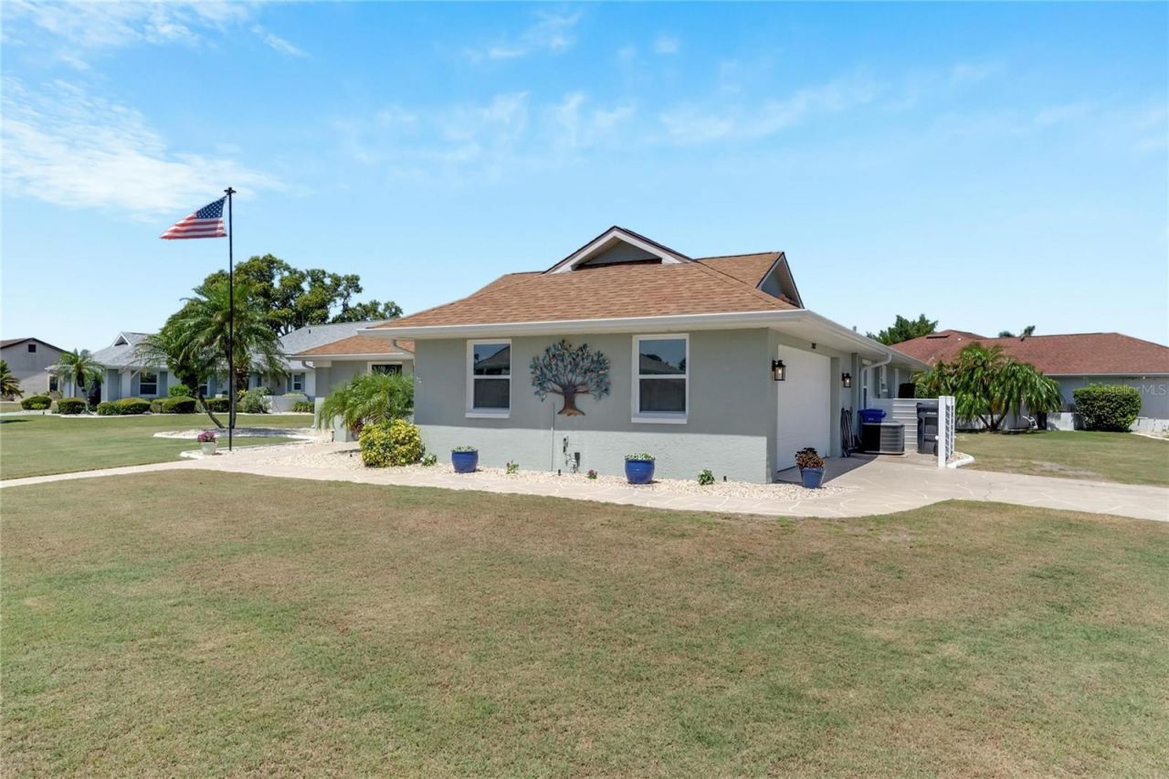 2002 E View Drive , Sun City Center, FL 33573 Photo