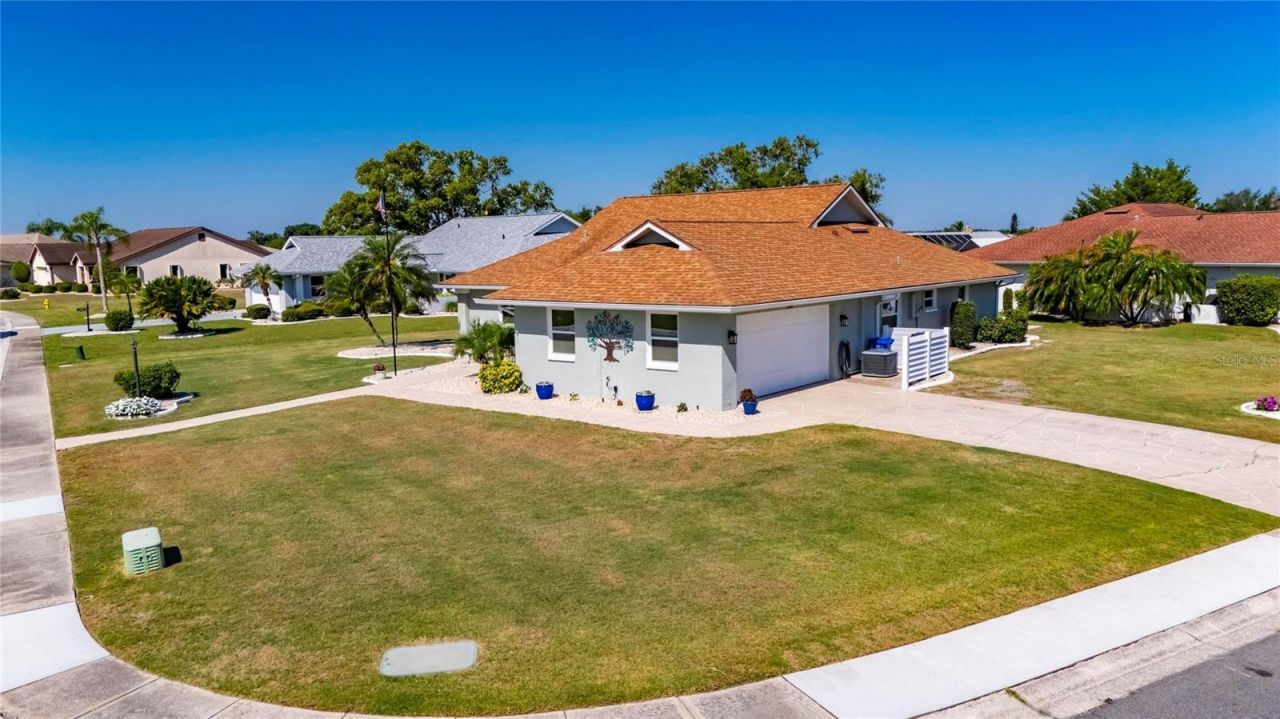 2002 E View Drive , Sun City Center, FL 33573 Photo