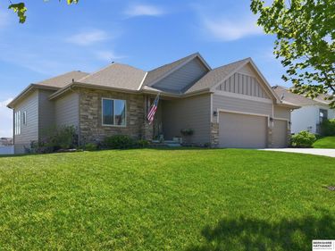 10805 Lake Tahoe Drive , Papillion, NE 68046