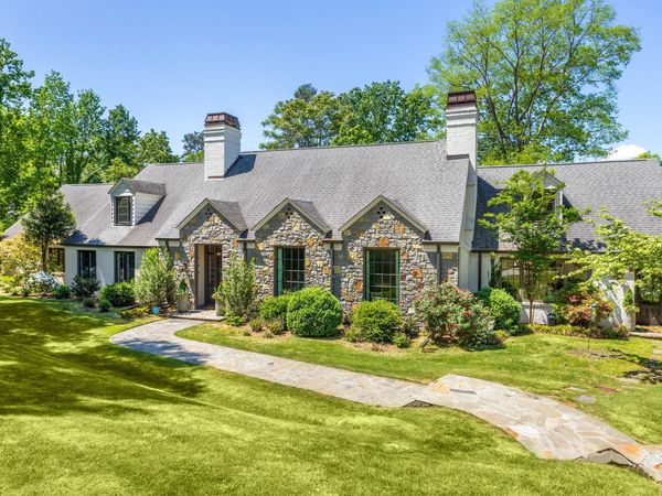 10 Minnekahda Place, Chattanooga, TN 37405