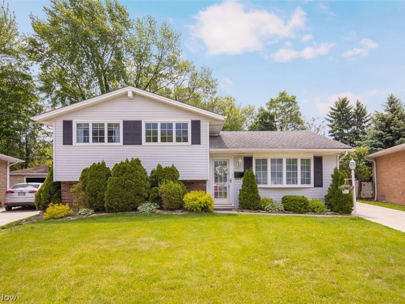361 Skyview Road , Cleveland, OH 44109 Photo 2