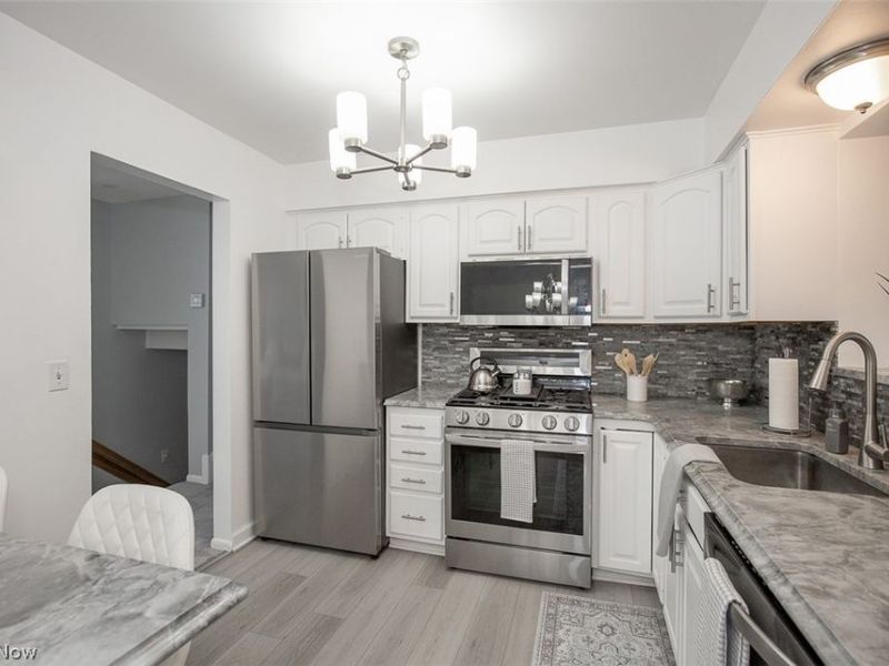 361 Skyview Road , Cleveland, OH 44109 Photo 7