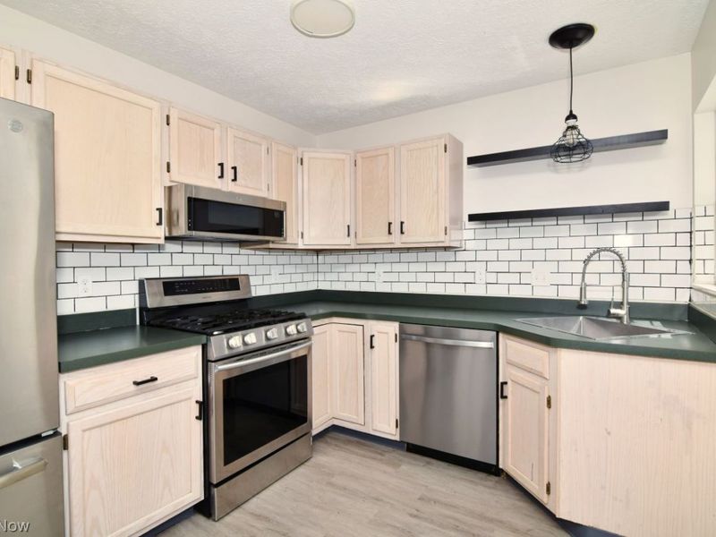 864 Tollis , Broadview Heights, OH 44147 Photo 4