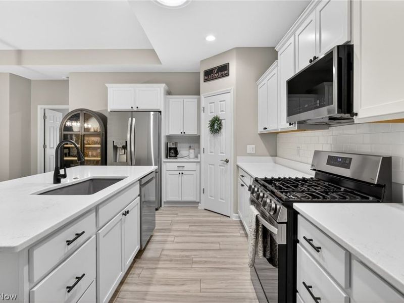 9264 Sharrott Road , Unit 804, Poland, OH 44514 Photo 8