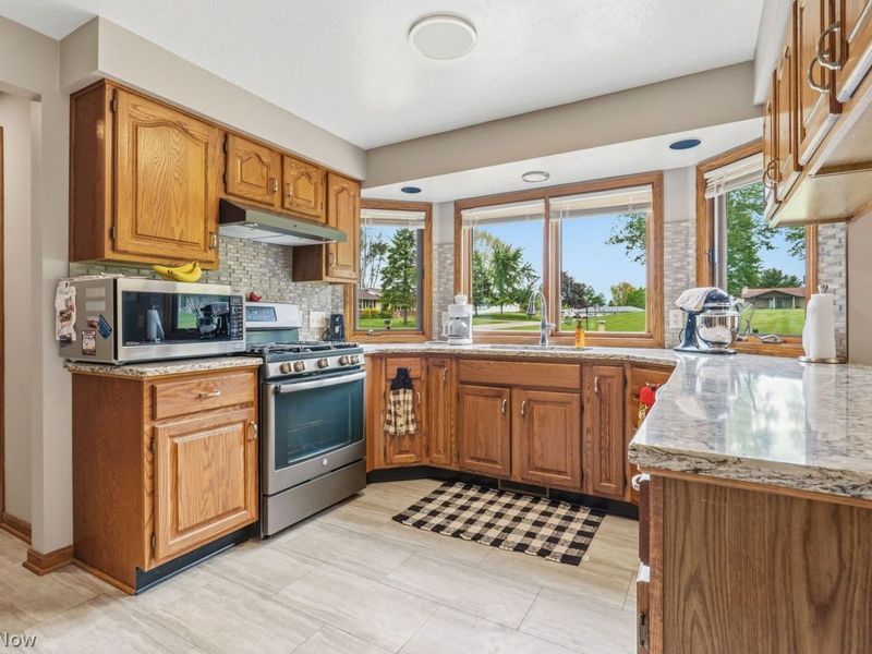 3763 Oakridge Drive NE, Louisville, OH 44641 Photo 12