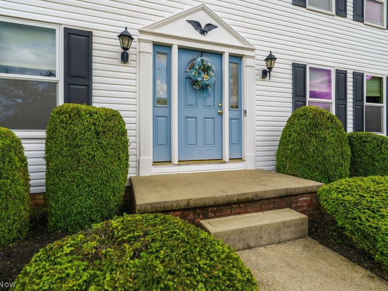 3763 Oakridge Drive NE, Louisville, OH 44641 Photo 2