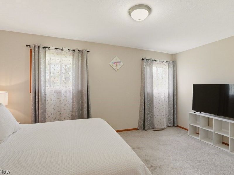25085 Sandhurst Road , Bedford Heights, OH 44146 Photo 9