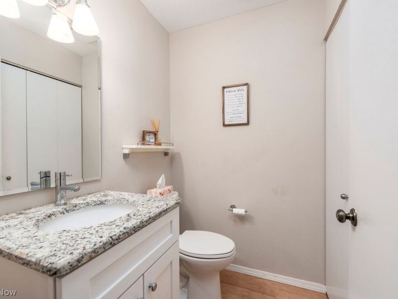 1900 Grove Court , Unit 105, Cleveland, OH 44113 Photo 12