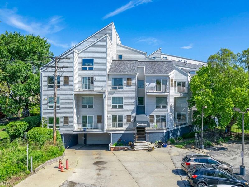 1900 Grove Court , Unit 105, Cleveland, OH 44113 Photo 2