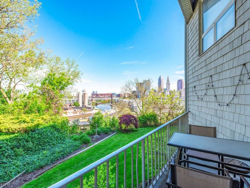 1900 Grove Court , Unit 105, Cleveland, OH 44113 Photo 20
