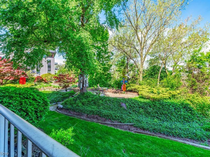 1900 Grove Court , Unit 105, Cleveland, OH 44113 Photo 25
