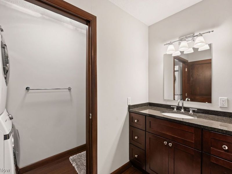 1900 Grove Court , Unit 105, Cleveland, OH 44113 Photo 35
