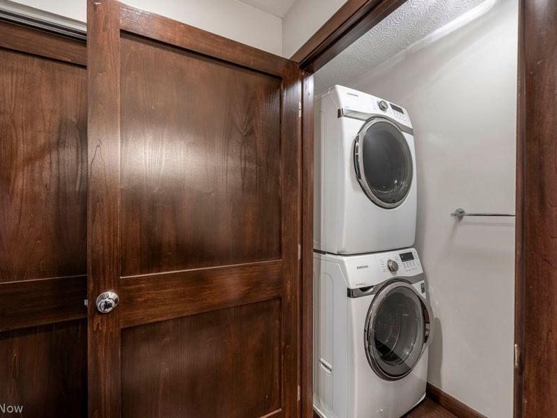 1900 Grove Court , Unit 105, Cleveland, OH 44113 Photo 36