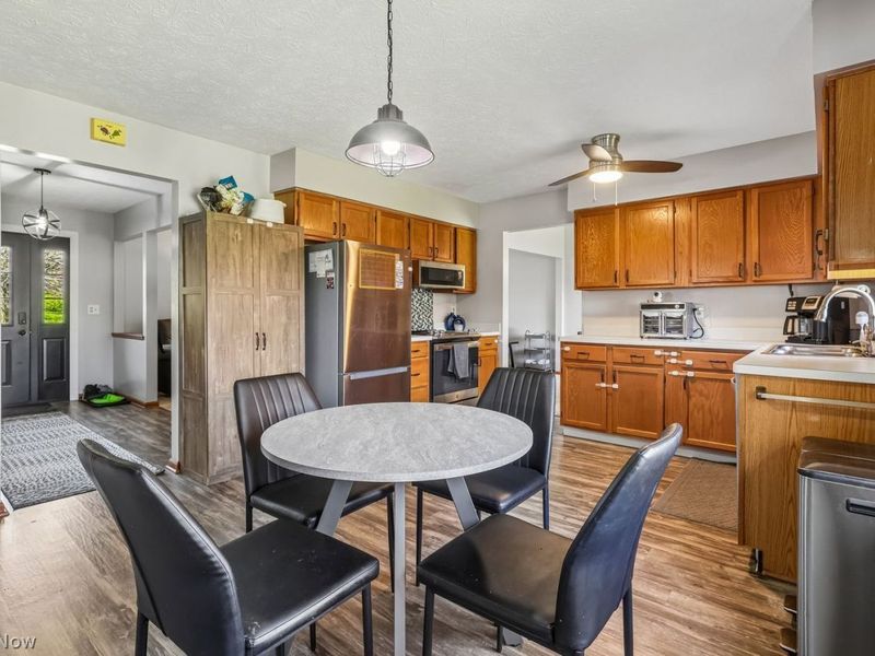 18056 Drake Road , Strongsville, OH 44136 Photo 12