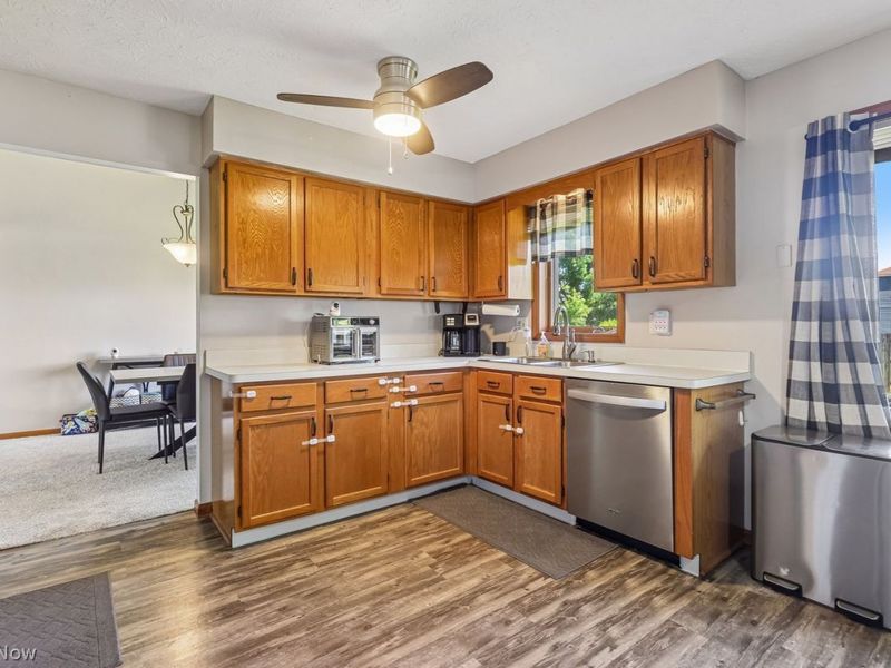 18056 Drake Road , Strongsville, OH 44136 Photo 15