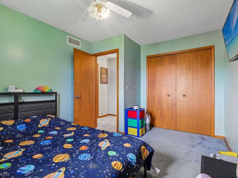 18056 Drake Road , Strongsville, OH 44136 Photo 19