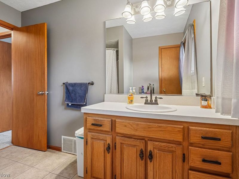 18056 Drake Road , Strongsville, OH 44136 Photo 24