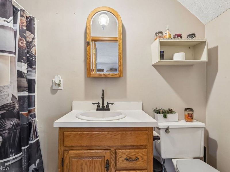 18056 Drake Road , Strongsville, OH 44136 Photo 26