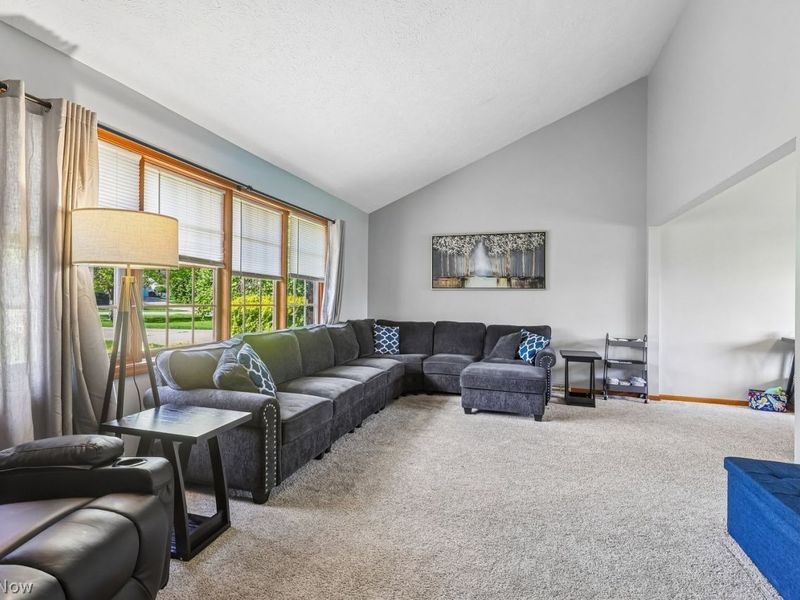 18056 Drake Road , Strongsville, OH 44136 Photo 3