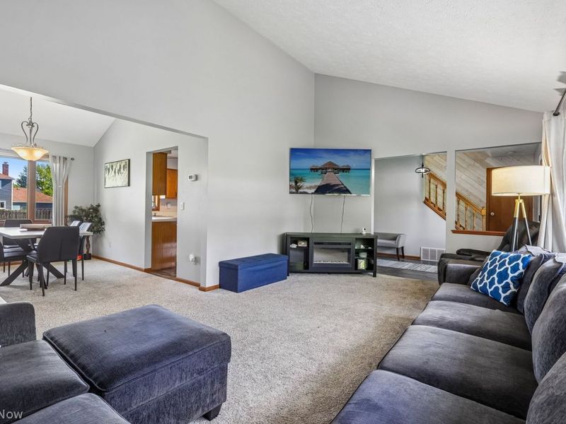 18056 Drake Road , Strongsville, OH 44136 Photo 4