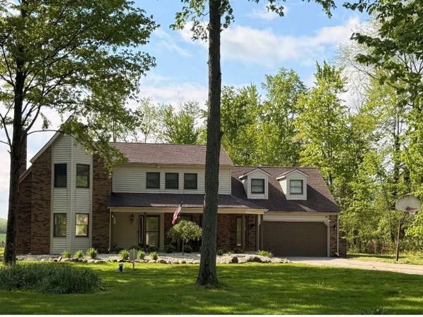 48260 Tina Lane , Amherst, OH 44001