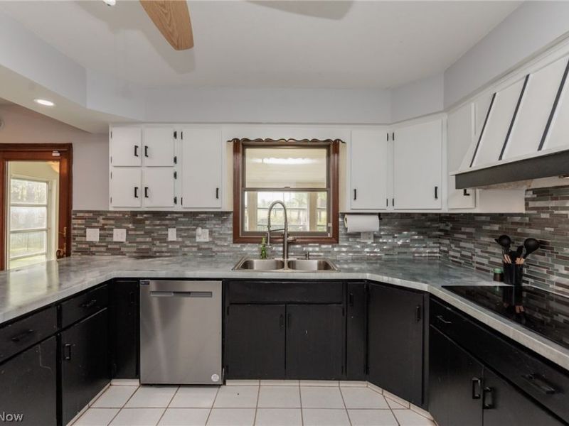 48260 Tina Lane , Amherst, OH 44001 Photo 12