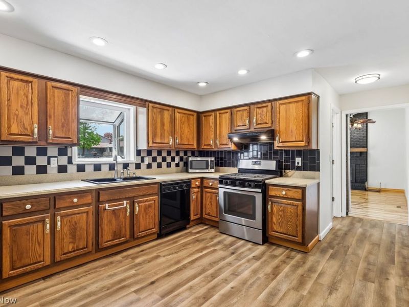 31660 Sedgefield Oval , Solon, OH 44139 Photo 11