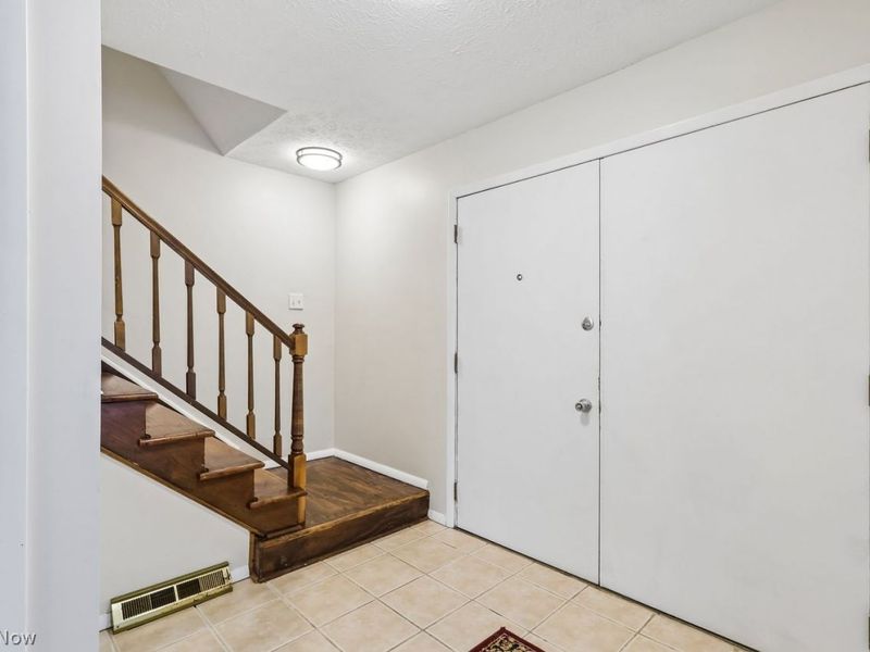 31660 Sedgefield Oval , Solon, OH 44139 Photo 3
