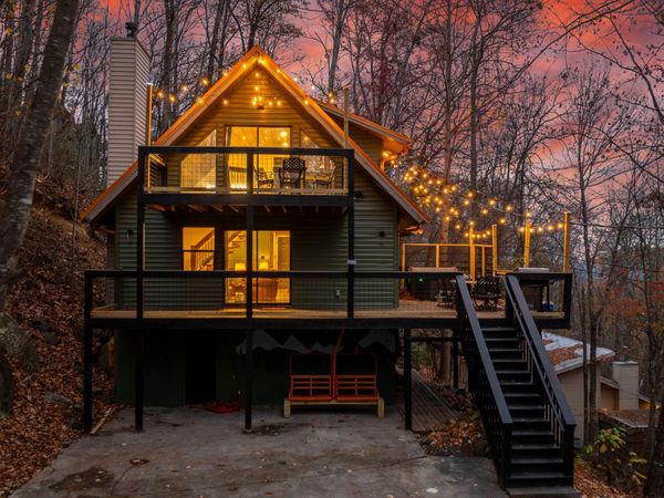 1910 Saint Moritz Drive, Gatlinburg, TN 37738